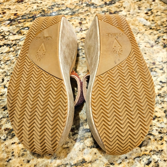 VOLATILE platform flip-flops sz7 worn once! - Picture 5 of 10